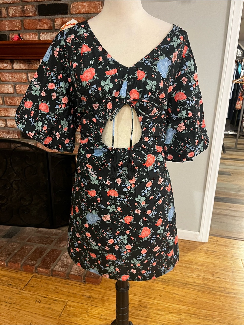 Anthropologie Maeve Black Coral Blue Floral Short Sleeve VNeck Mini Dress L NWOT - Picture 2 of 9